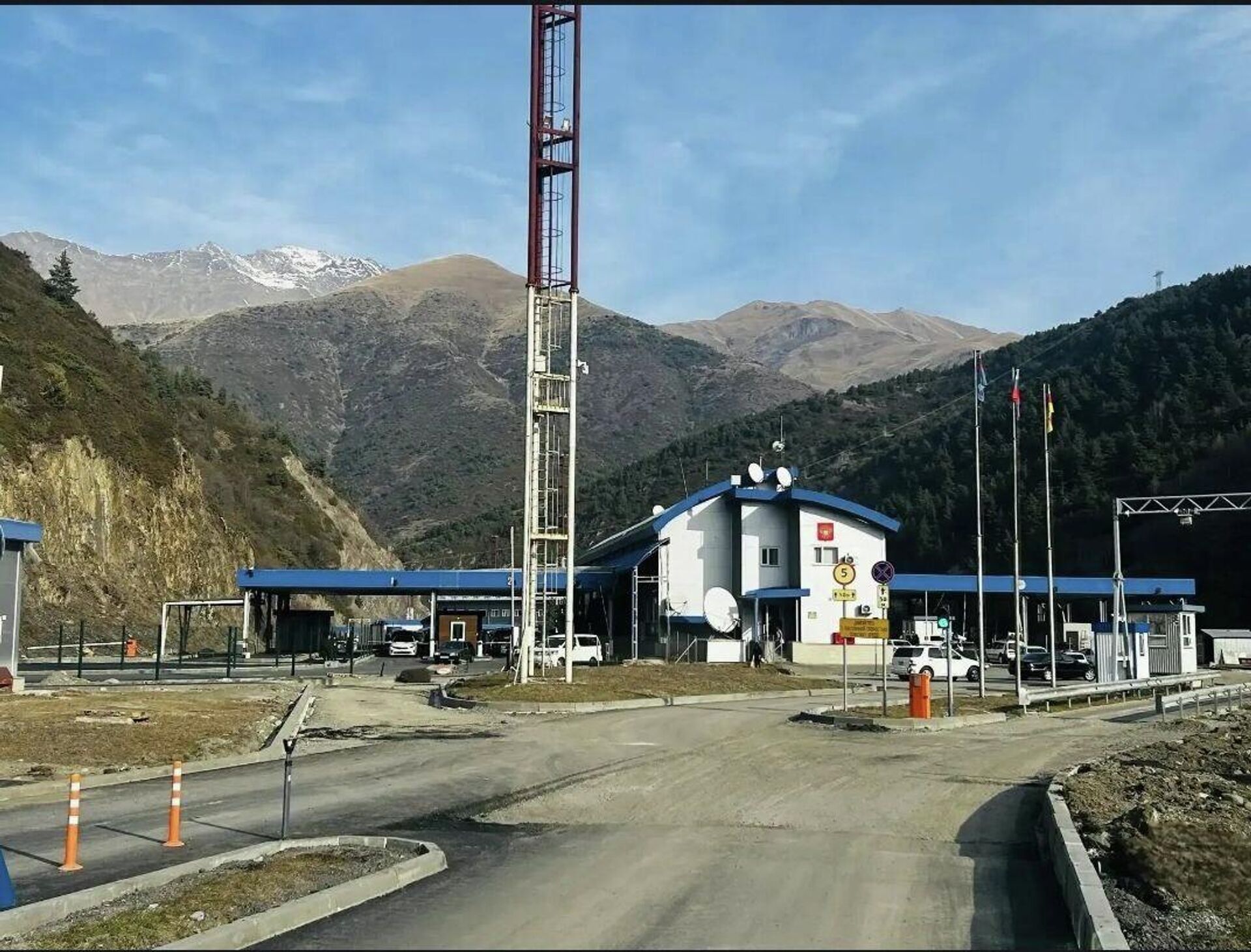 Глава ФТС России Валерий Пикалёв проверил работу МАПП Нижний Зарамаг - Sputnik Южная Осетия, 1920, 26.11.2025