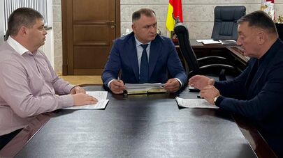 Президент Алан Гаглоев обсудил ключевые вопросы инвестпрограммы с главой правительства и министром строительства⁣⁣