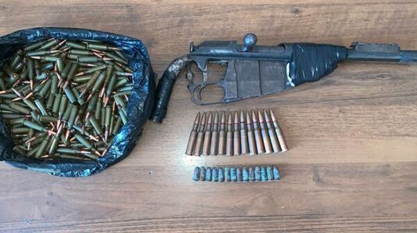 Обрез и патроны, изъятые в доме жителя села Хетагурово  - Sputnik Южная Осетия