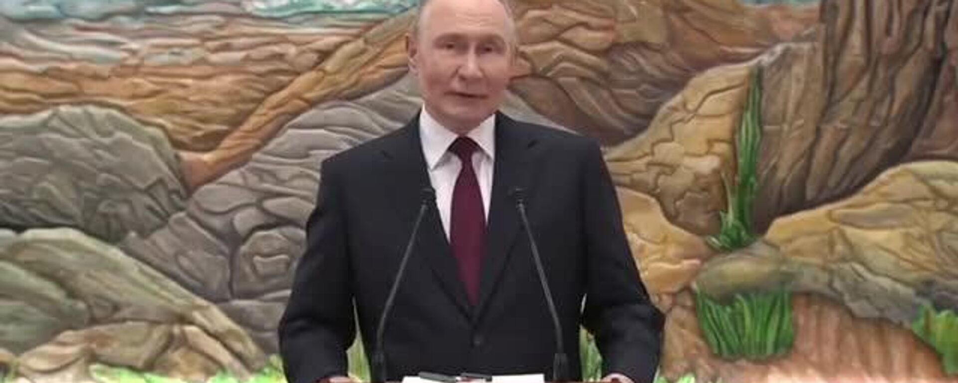 Путин заявил, что только люди не в себе или жулики какие-то, обслуживающие оборонные корпорации, говорят о рисках нападения РФ на НАТО - Sputnik Южная Осетия, 1920, 27.11.2025