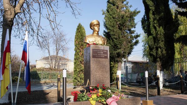Открытие обновленного бюста Героя Великой Отечественной войны Сергея Коблова - Sputnik Южная Осетия