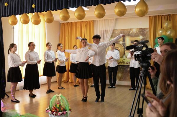 Юбилей средней школы № 11 - Sputnik Южная Осетия
