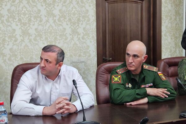 Президент Южной Осетии Алан Гаглоев вручил госнаграды сотрудникам силовых структур и госучреждений - Sputnik Южная Осетия