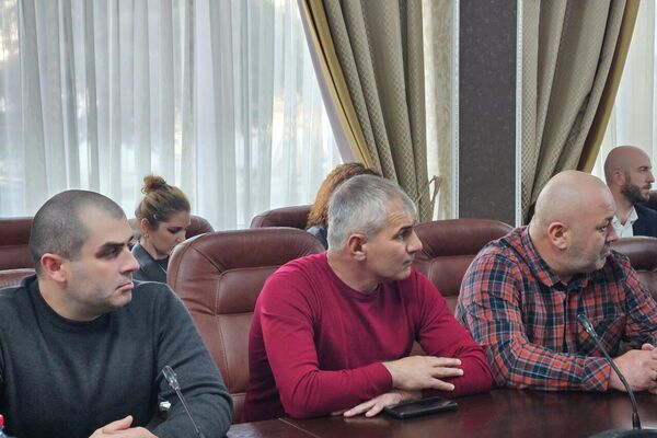 Президент Южной Осетии Алан Гаглоев вручил госнаграды сотрудникам силовых структур и госучреждений - Sputnik Южная Осетия