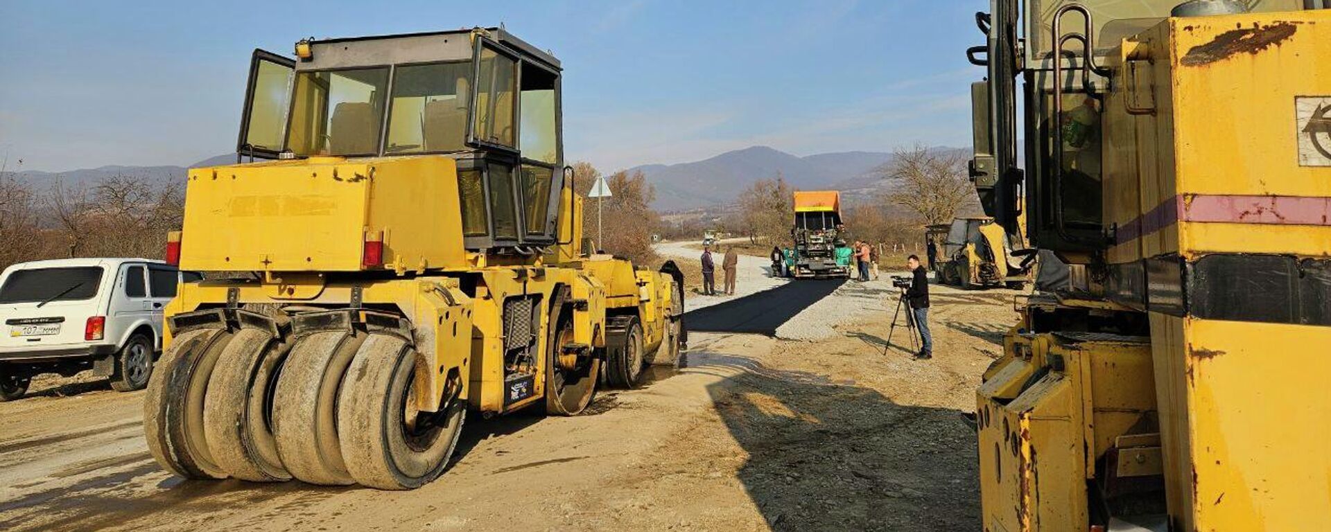 Работы по асфальтированию дороги Бекмар-Корнис - Sputnik Южная Осетия, 1920, 30.11.2025
