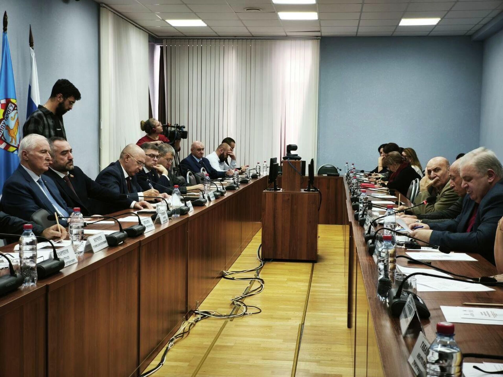 Круглый стол Осетинский парламентаризм. Вчера, сегодня, завтра в Цхинвале - Sputnik Хуссар Ирыстон, 1920, 01.12.2025