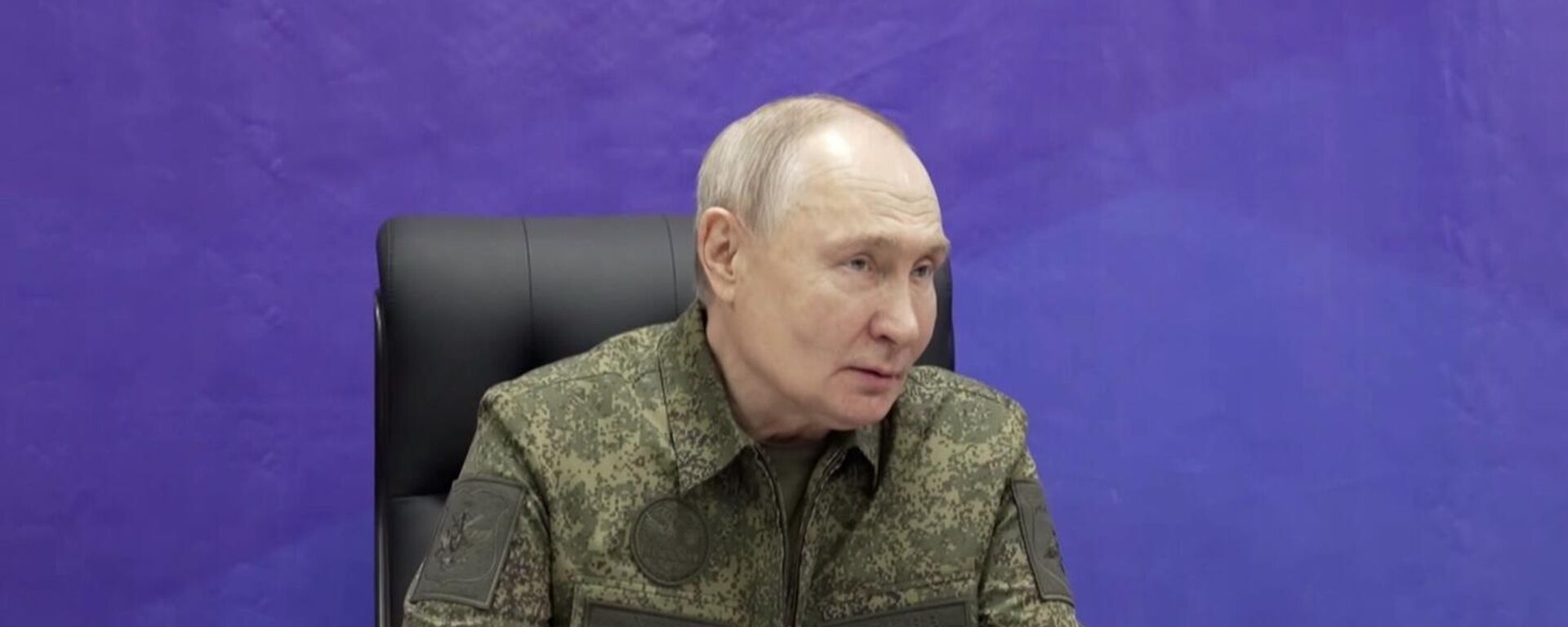 Президент Владимир Путин посетил один из пунктов управления Объединённой группировки войск - Sputnik Южная Осетия, 1920, 01.12.2025