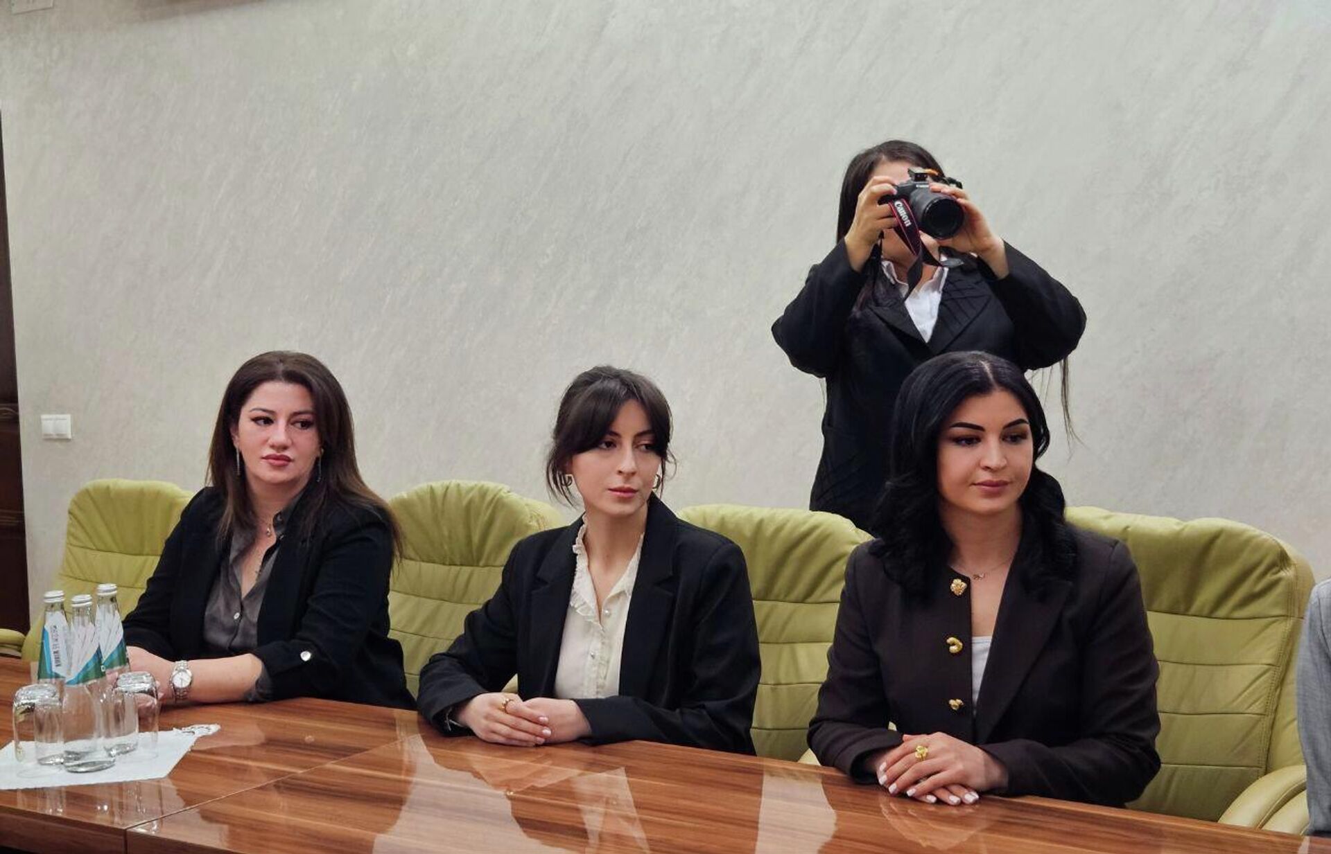 Алан Гаглоев наградил сотрудников агентства Рес в честь 30-летия его основания - Sputnik Южная Осетия, 1920, 02.12.2025