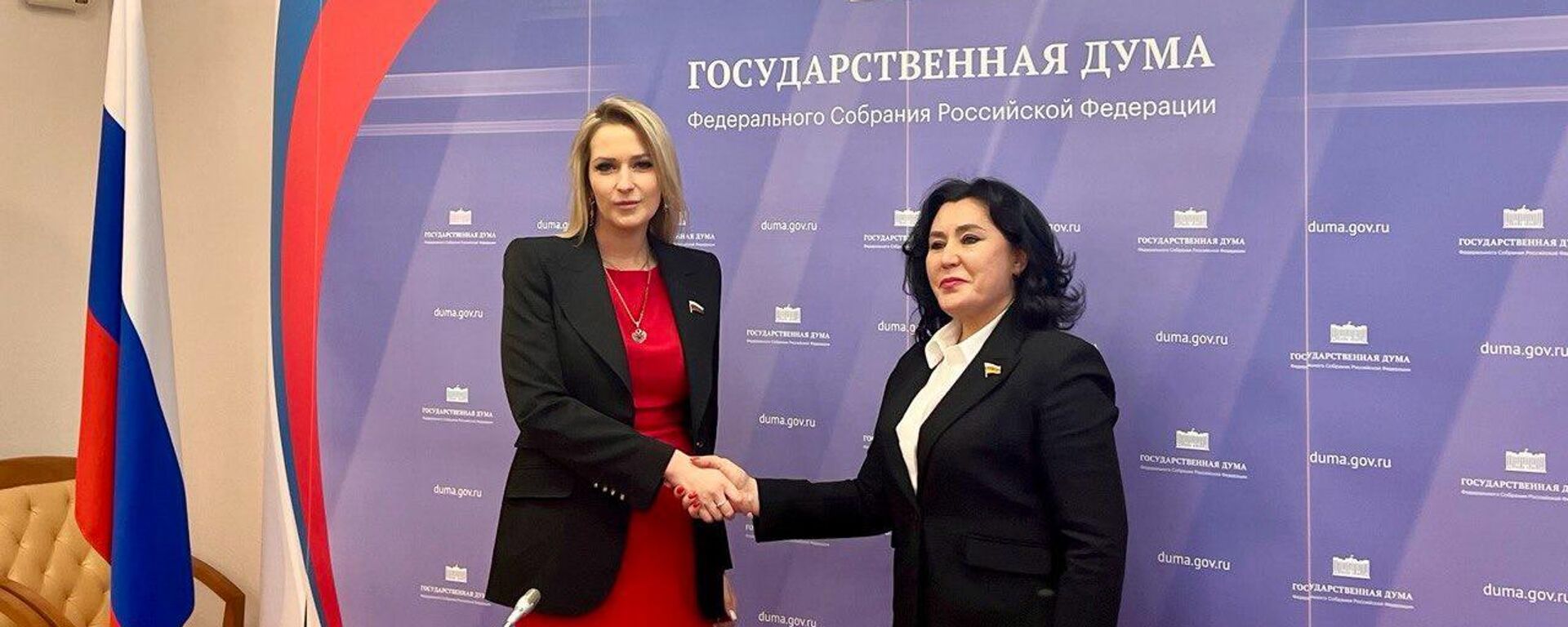 Яна Лантратова и Зита Бесаева. Встреча депутатов фракции Справедливая Россия с делегацией парламента Южной Осетии - Sputnik Южная Осетия, 1920, 03.12.2025