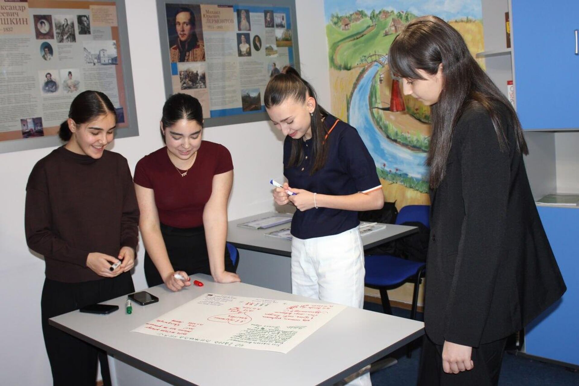 Занятие курса Начинающий журналист и блогер в Русском доме - Sputnik Южная Осетия, 1920, 03.12.2025