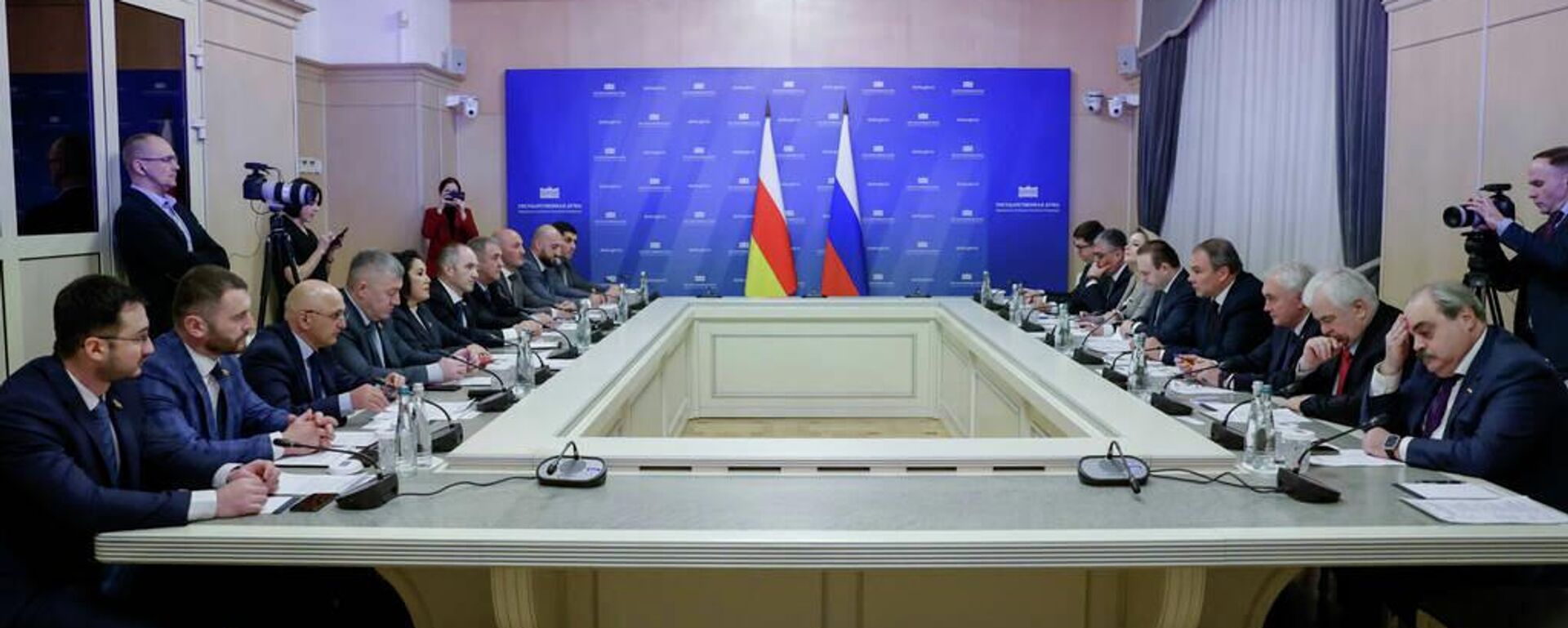 Первое заседание Комиссии по сотрудничеству между парламентом РЮО и Государственной думой РФ - Sputnik Южная Осетия, 1920, 03.12.2025