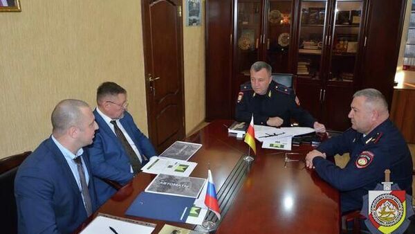 Глава МВД РЮО Эрислав Мамиев обсудил с представителями Рособоронэкспорта вопросы двустороннего сотрудничества на ближайшие годы - Sputnik Южная Осетия