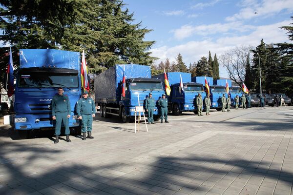 Спецтехника МЧС России в дар южноосетинским коллегам  - Sputnik Южная Осетия