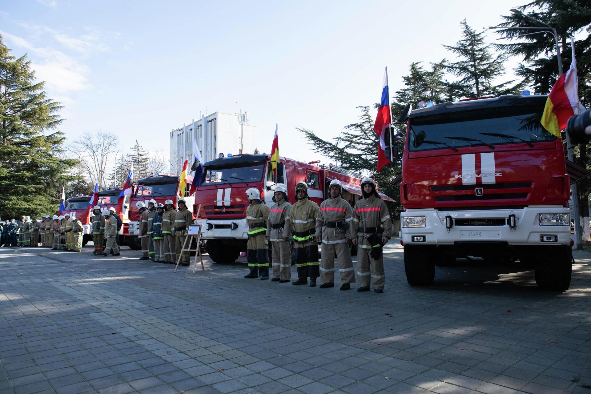 Спецтехника, переданная МЧС России южноосетинским коллегам  - Sputnik Хуссар Ирыстон, 1920, 04.12.2025