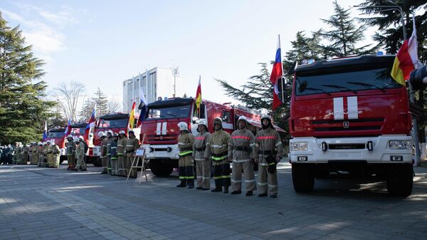 Спецтехника, переданная МЧС России южноосетинским коллегам  - Sputnik Южная Осетия