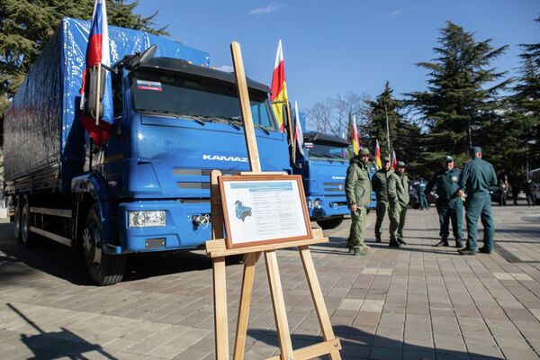 Торжественная церемония передачи спецтехники МЧС России в дар южноосетинским коллегам  - Sputnik Южная Осетия