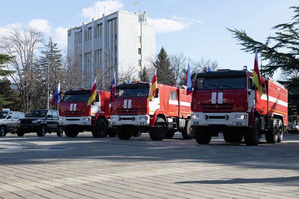 Торжественная церемония передачи спецтехники МЧС России в дар южноосетинским коллегам  - Sputnik Южная Осетия
