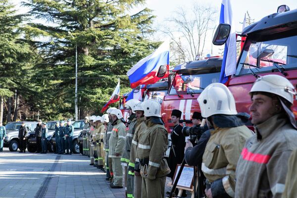 Торжественная церемония передачи спецтехники МЧС России в дар южноосетинским коллегам  - Sputnik Южная Осетия