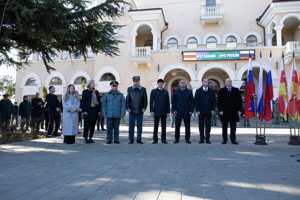 Торжественная церемония передачи спецтехники МЧС России в дар южноосетинским коллегам  - Sputnik Южная Осетия
