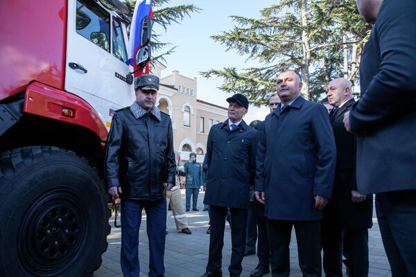 Торжественная церемония передачи спецтехники МЧС России в дар южноосетинским коллегам  - Sputnik Южная Осетия