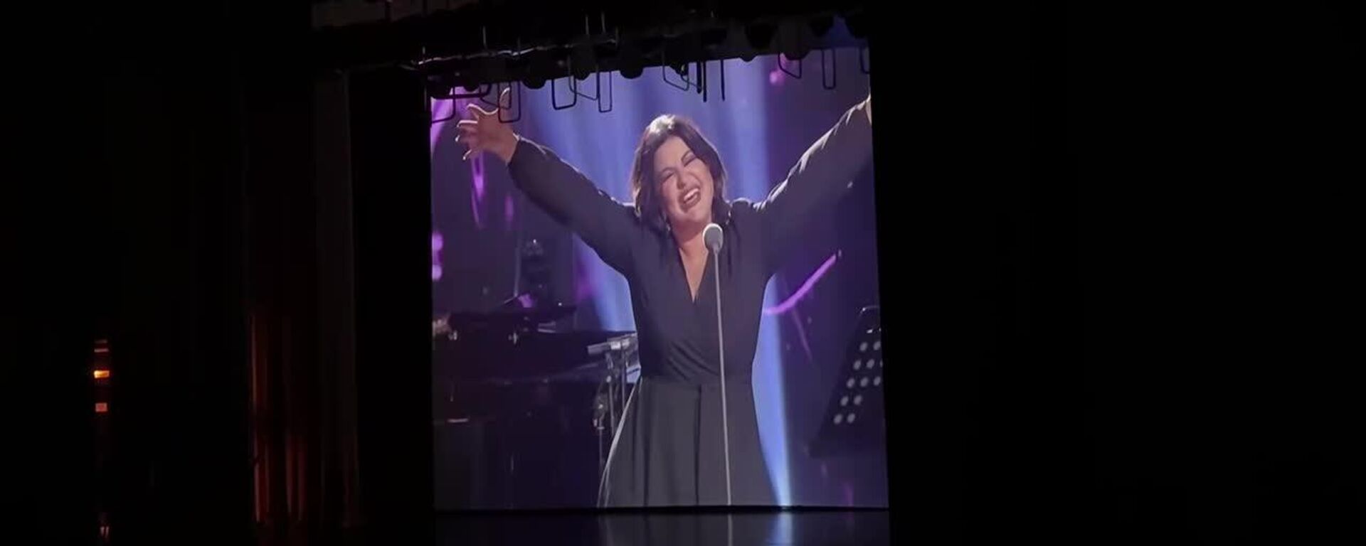 Мое сердце всегда с вами: оперная дива Вероника Джиоева вновь зазвучала в сердце Южной Осетии - Sputnik Южная Осетия, 1920, 04.12.2025