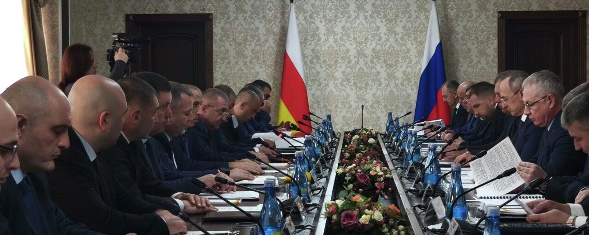 Встреча участников двустороннего комитета МВД Южной Осетии и Северной Осетии - Sputnik Южная Осетия, 1920, 05.12.2025