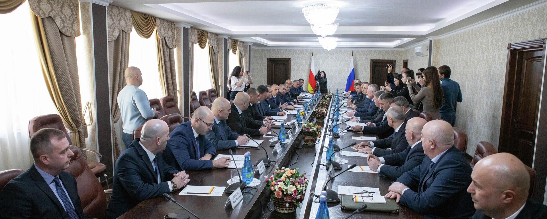 Встреча участников двустороннего комитета МВД Южной Осетии и Северной Осетии - Sputnik Южная Осетия, 1920, 05.12.2025