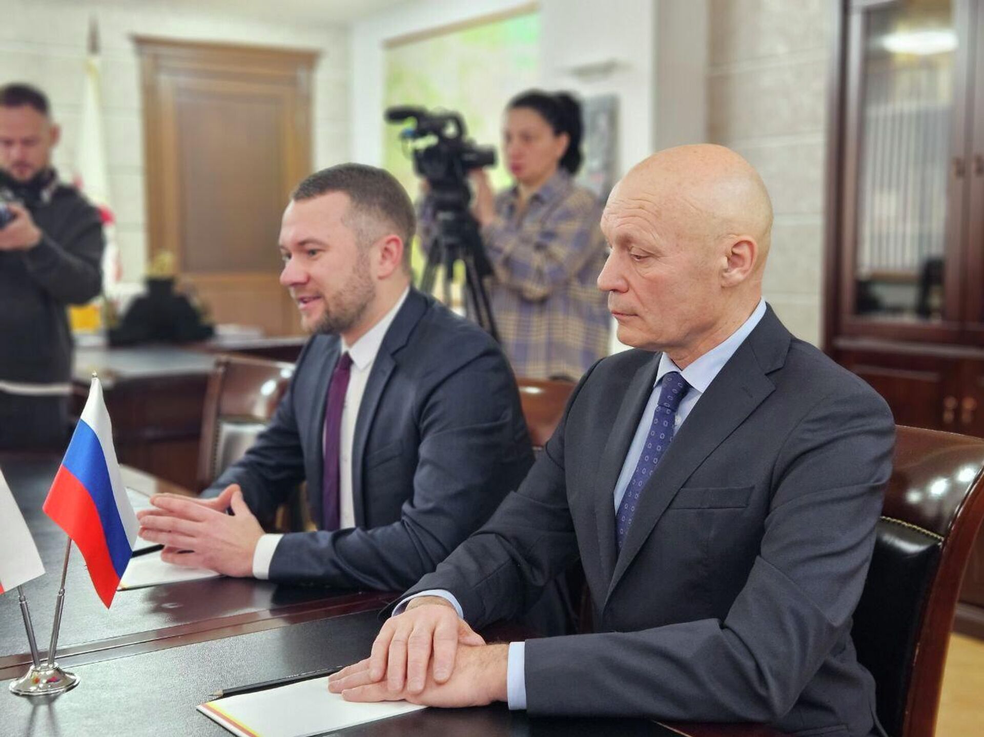 Встреча президента РЮО Алана Гаглоева с директором Росдетцентра Александром Кудряшовым - Sputnik Южная Осетия, 1920, 09.12.2025