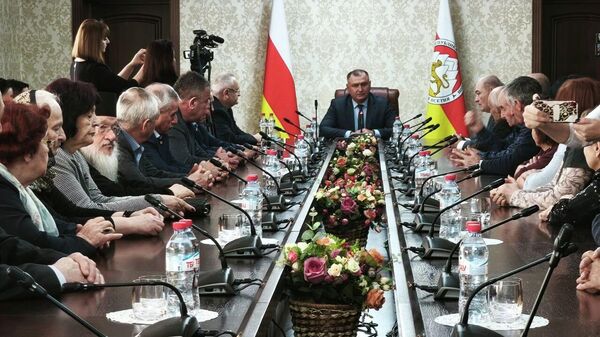 Встреча президента РЮО с депутатами парламента первого созыва  - Sputnik Южная Осетия