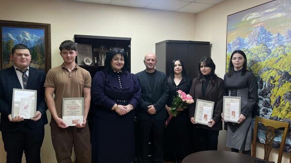 Лучшим студентам Цхинвальского худучилища вручили именные стипендии Минкультуры - Sputnik Южная Осетия