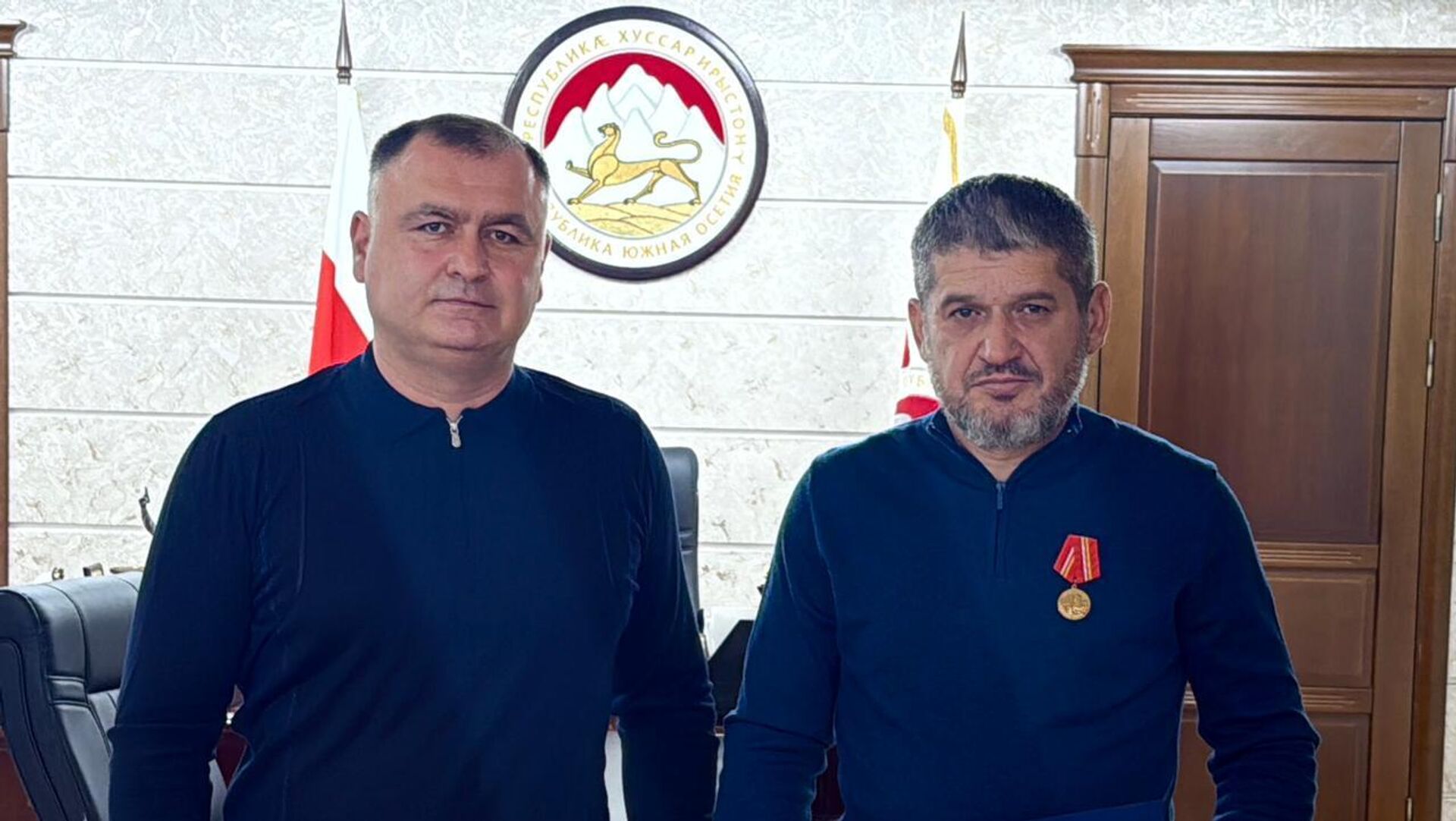 Встреча президента Алана Гаглоева с участником специальной военной операции Игорем Догузовым - Sputnik Южная Осетия, 1920, 12.12.2025