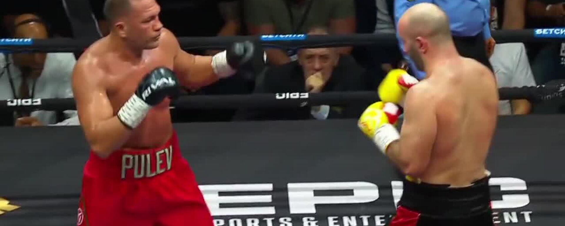 Мурат Гассиев стал обладателем титула WBA в супертяжёлом весе - Sputnik Южная Осетия, 1920, 12.12.2025