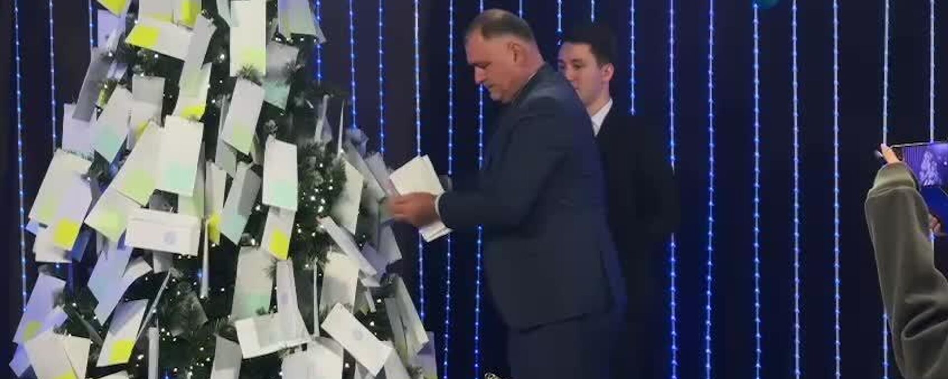 Президент Алан Гаглоев традиционно исполнит детские мечты - Sputnik Южная Осетия, 1920, 15.12.2025