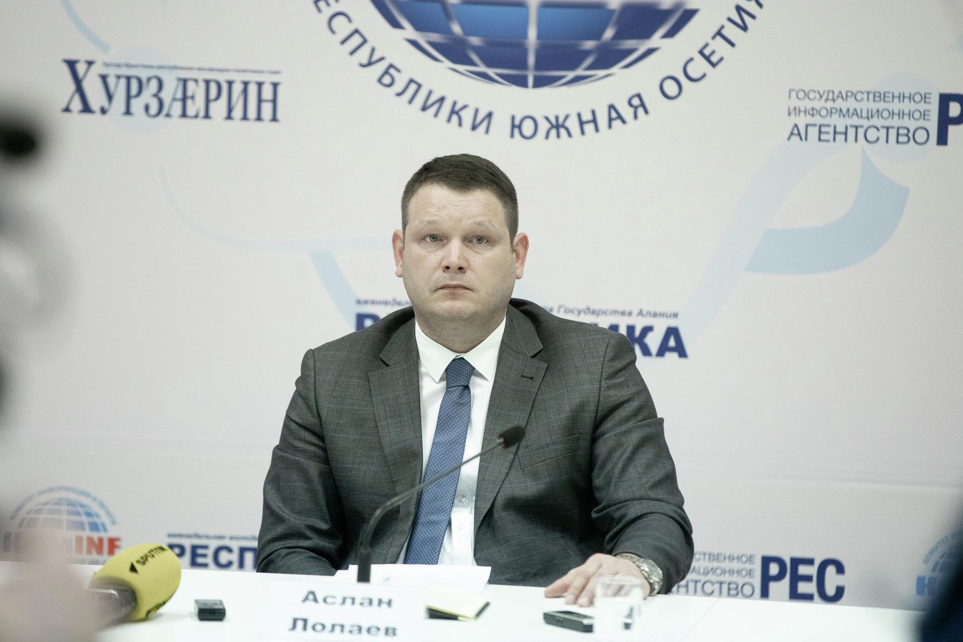 Аслан Лолаев на пресс-конференции - Sputnik Южная Осетия, 1920, 06.09.2026
