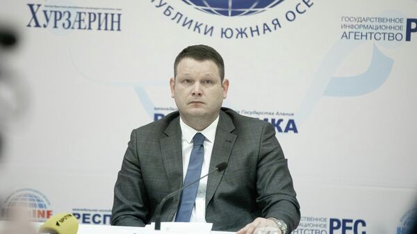 Аслан Лолаев на пресс-конференции - Sputnik Южная Осетия