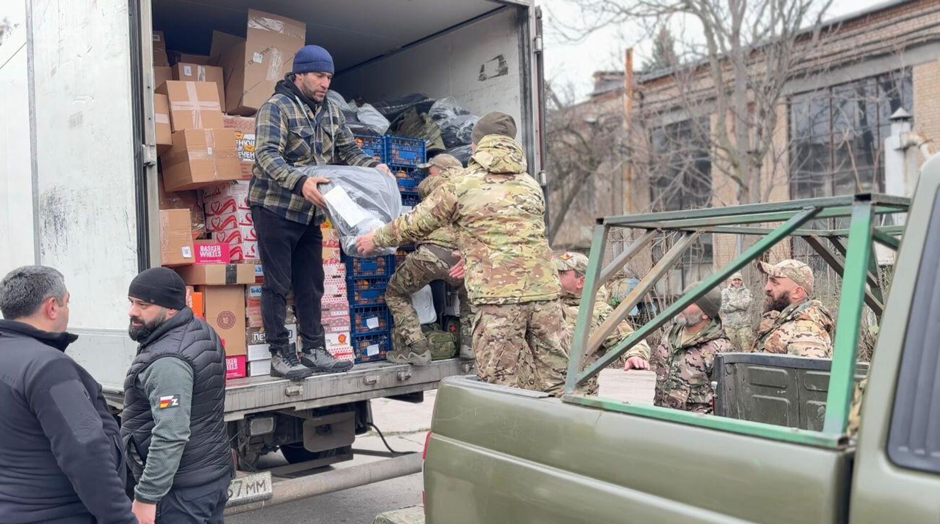 Президент Южной Осетии Алан Гаглоев посетил зону СВО и встретился с бойцами из Осетии - Sputnik Хуссар Ирыстон, 1920, 18.12.2025
