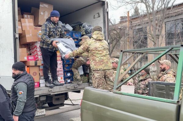 Президент Южной Осетии Алан Гаглоев посетил зону СВО и встретился с бойцами из Осетии Президент Южной Осетии Алан Гаглоев посетил зону СВО и встретился с бойцами из Осетии - Sputnik Южная Осетия