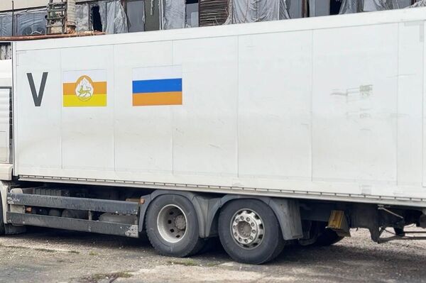 Президент Южной Осетии Алан Гаглоев посетил зону СВО и встретился с бойцами из Осетии Президент Южной Осетии Алан Гаглоев посетил зону СВО и встретился с бойцами из Осетии - Sputnik Южная Осетия