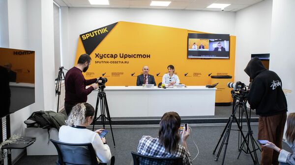 Видеомост с Антоном Сериковым - Sputnik Южная Осетия