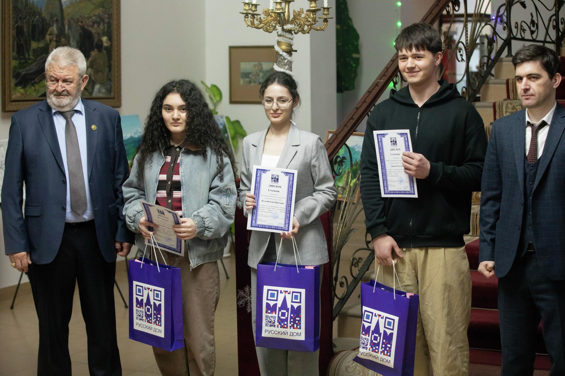 Выставка молодых художников в Цхинвале - Sputnik Южная Осетия, 1920, 18.12.2025