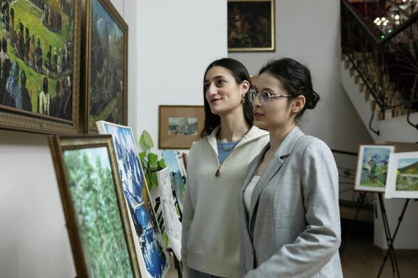 Выставка молодых художников в Цхинвале - Sputnik Южная Осетия