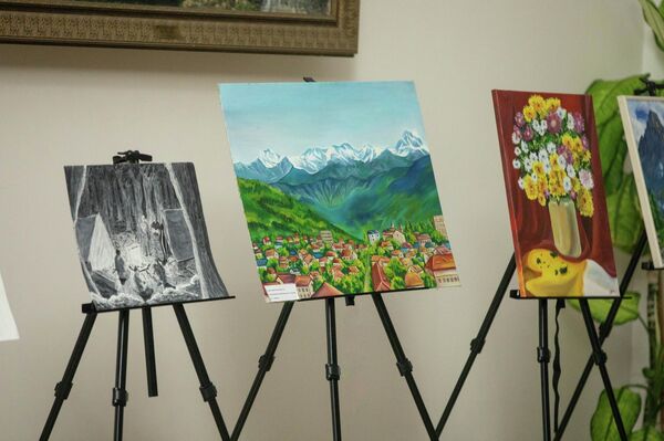 Выставка молодых художников в Цхинвале - Sputnik Южная Осетия