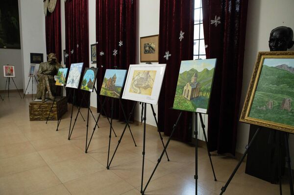Выставка молодых художников в Цхинвале - Sputnik Южная Осетия