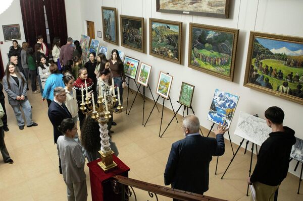 Выставка молодых художников в Цхинвале - Sputnik Южная Осетия