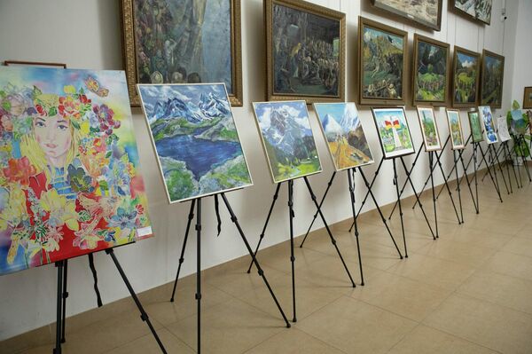 Выставка молодых художников в Цхинвале - Sputnik Южная Осетия