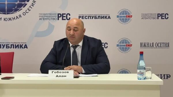 В Знаурском районе завершено строительство 18-квартирного жилого дома: ключи переданы семьям - Sputnik Южная Осетия