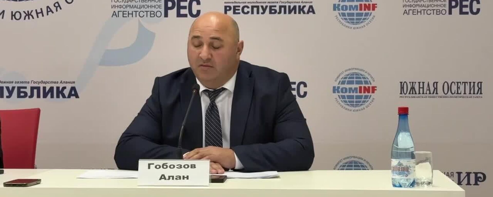 В Знаурском районе завершено строительство 18-квартирного жилого дома: ключи переданы семьям - Sputnik Южная Осетия, 1920, 19.12.2025