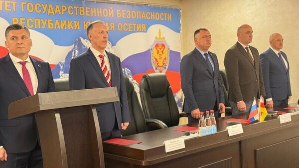 Алан Гаглоев поздравил сотрудников КГБ Южной Осетии с профессиональным праздником  - Sputnik Южная Осетия