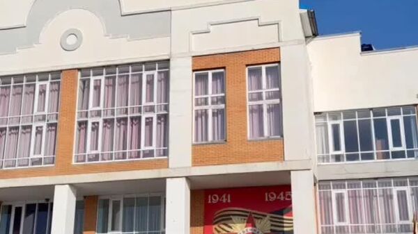 Кровли всех многоквартирных домов в Цхинвале, повреждённых недавней непогодой, будут восстановлены до Нового года, сообщил мэр города Алан Габараев - Sputnik Южная Осетия