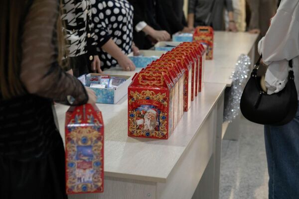 Посольство РФ в РЮО организовало праздничное мероприятие для детей в Цхинвале Посольство РФ в РЮО организовало праздничное мероприятие для детей в Цхинвале - Sputnik Южная Осетия